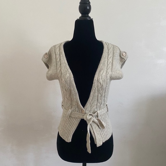 ❤️‍🔥NWT Cream Knit Short Sleeve Cardigan - Picture 1 of 4